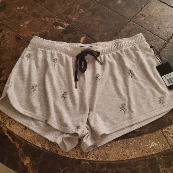 PJ Salvage lily rose print Heathered light pink with black roses M NWT - Picture 2 of 6